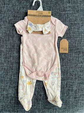 NWT Chick Pea Girls 3-Piece Set Size 0/3 Months